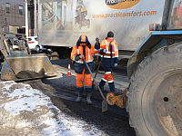 В Твери МУП «ЖЭК» ведет работы по устранению дефектов дорожного полотна